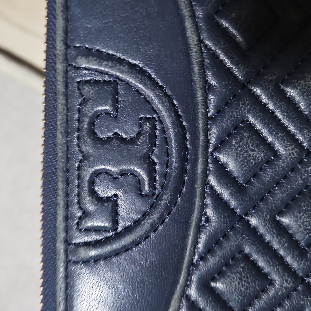 Tory Burch Navy Blue Quilted Wallet - Picture 3 of 9